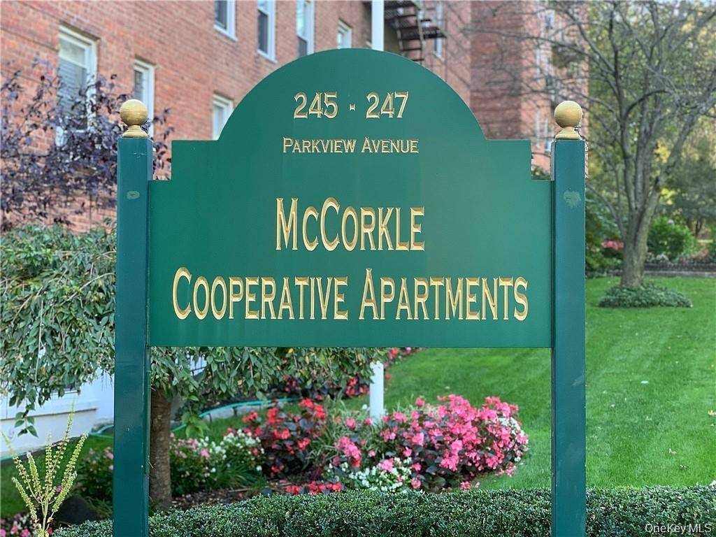 245 Parkview Ave 6H — photo