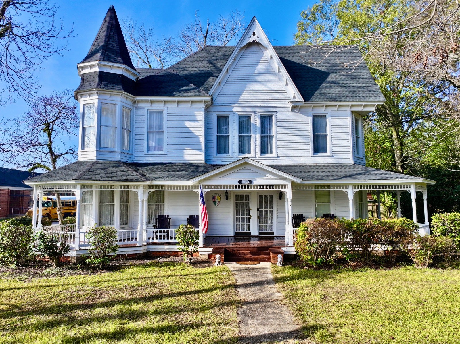 301 College Ave — photo