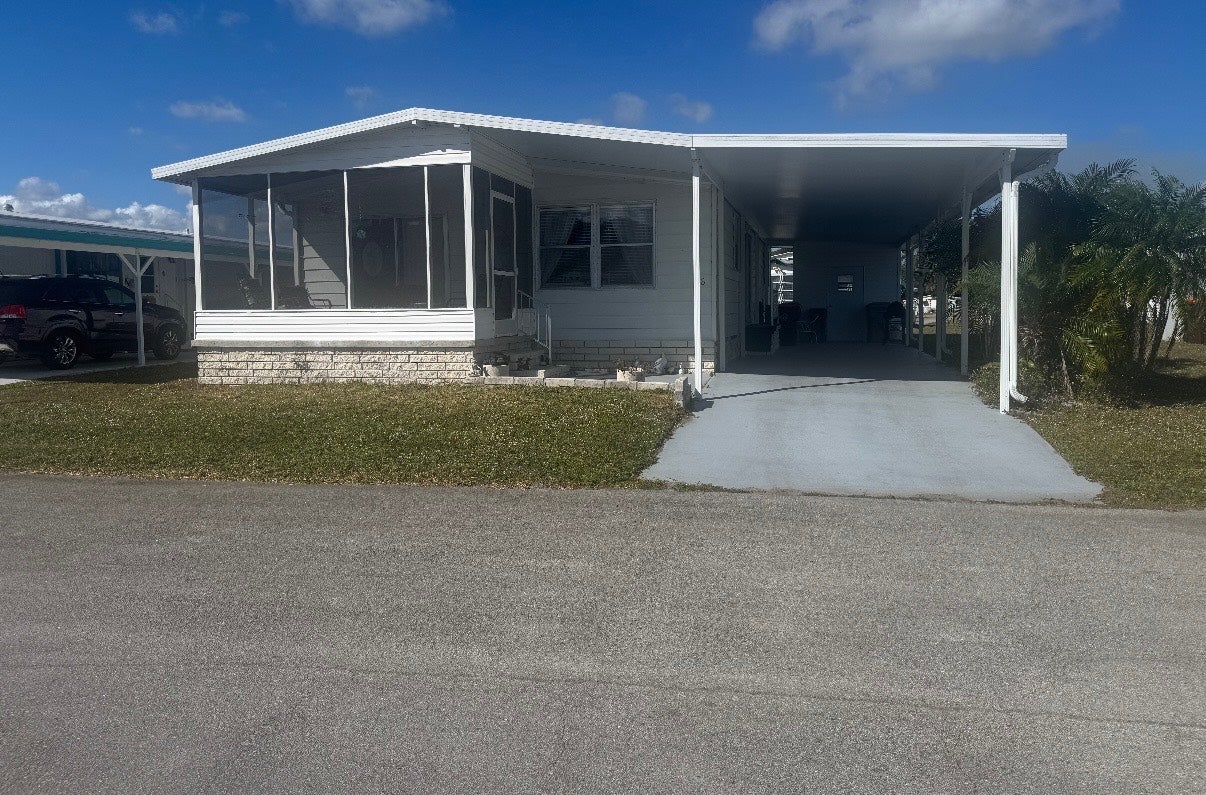 76 Commonwealth Dr — photo