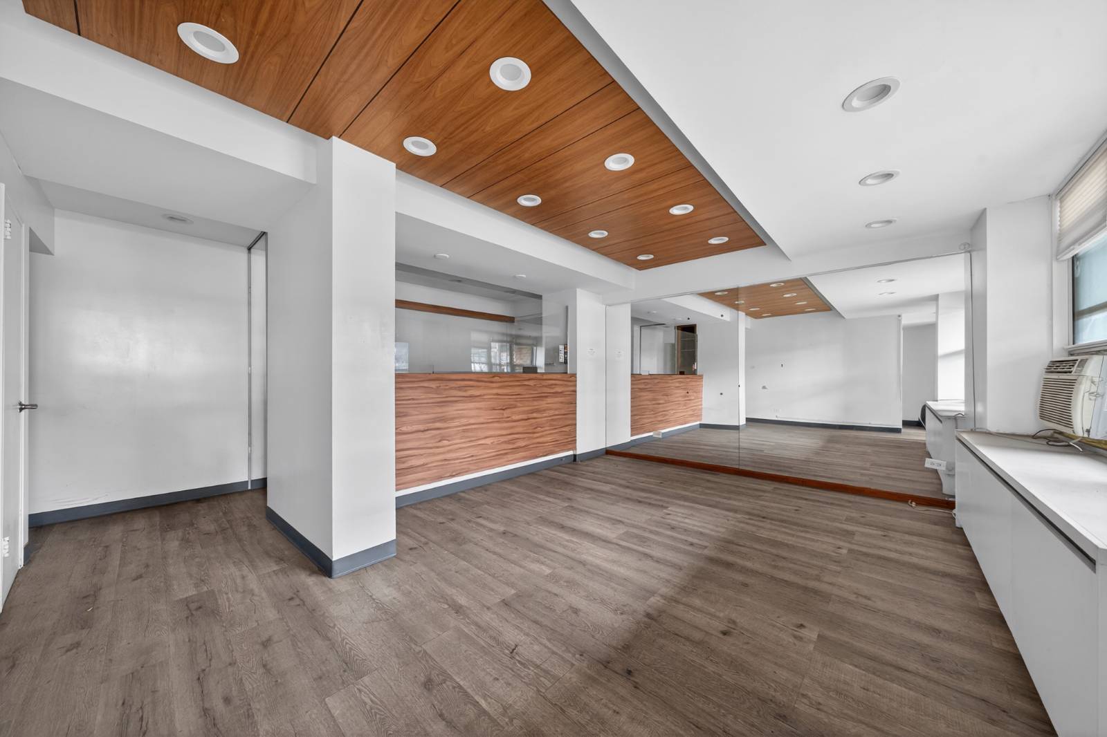 142-05 Roosevelt Ave 112 — photo