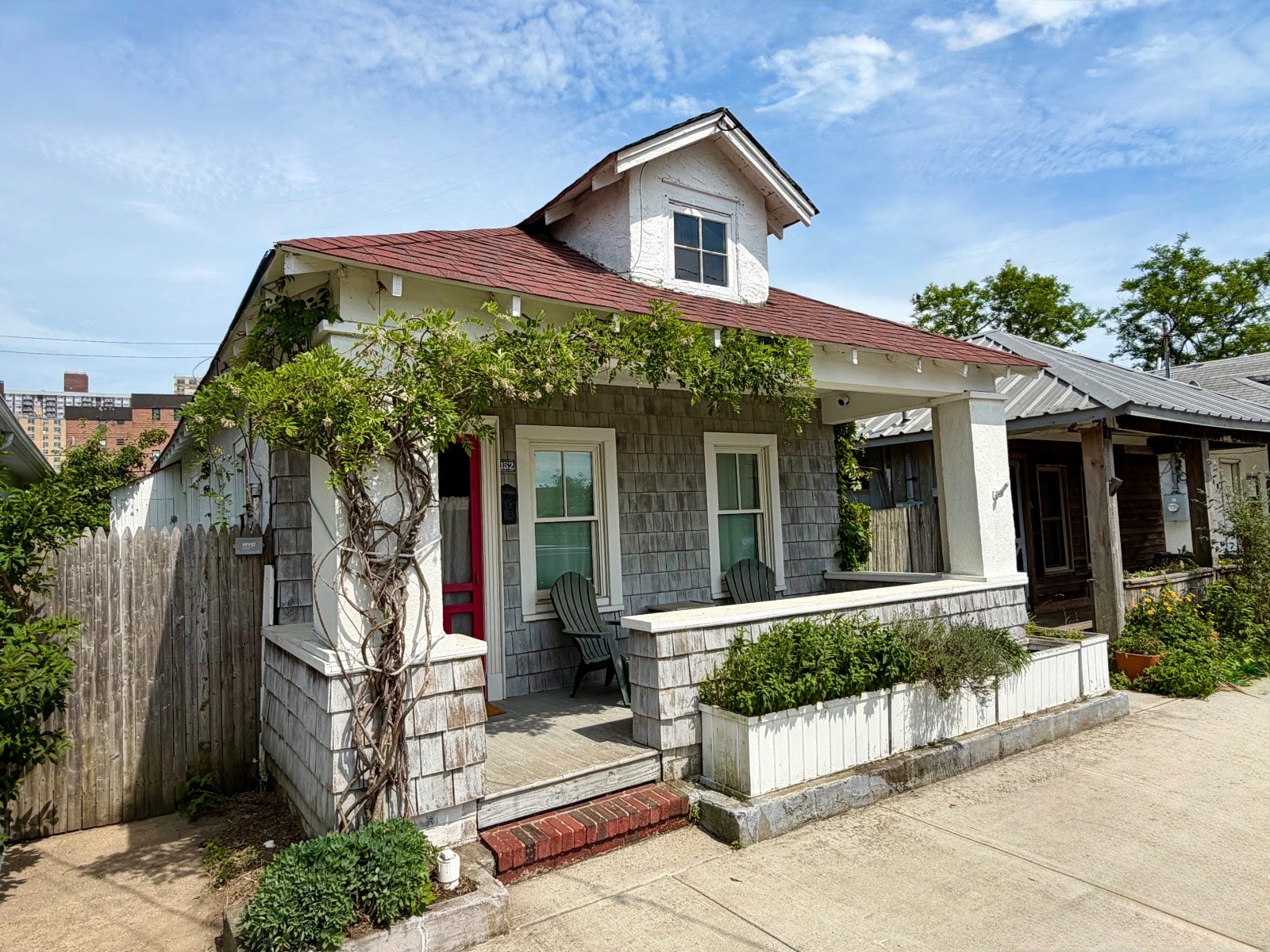 152 Beach 25 Street — photo