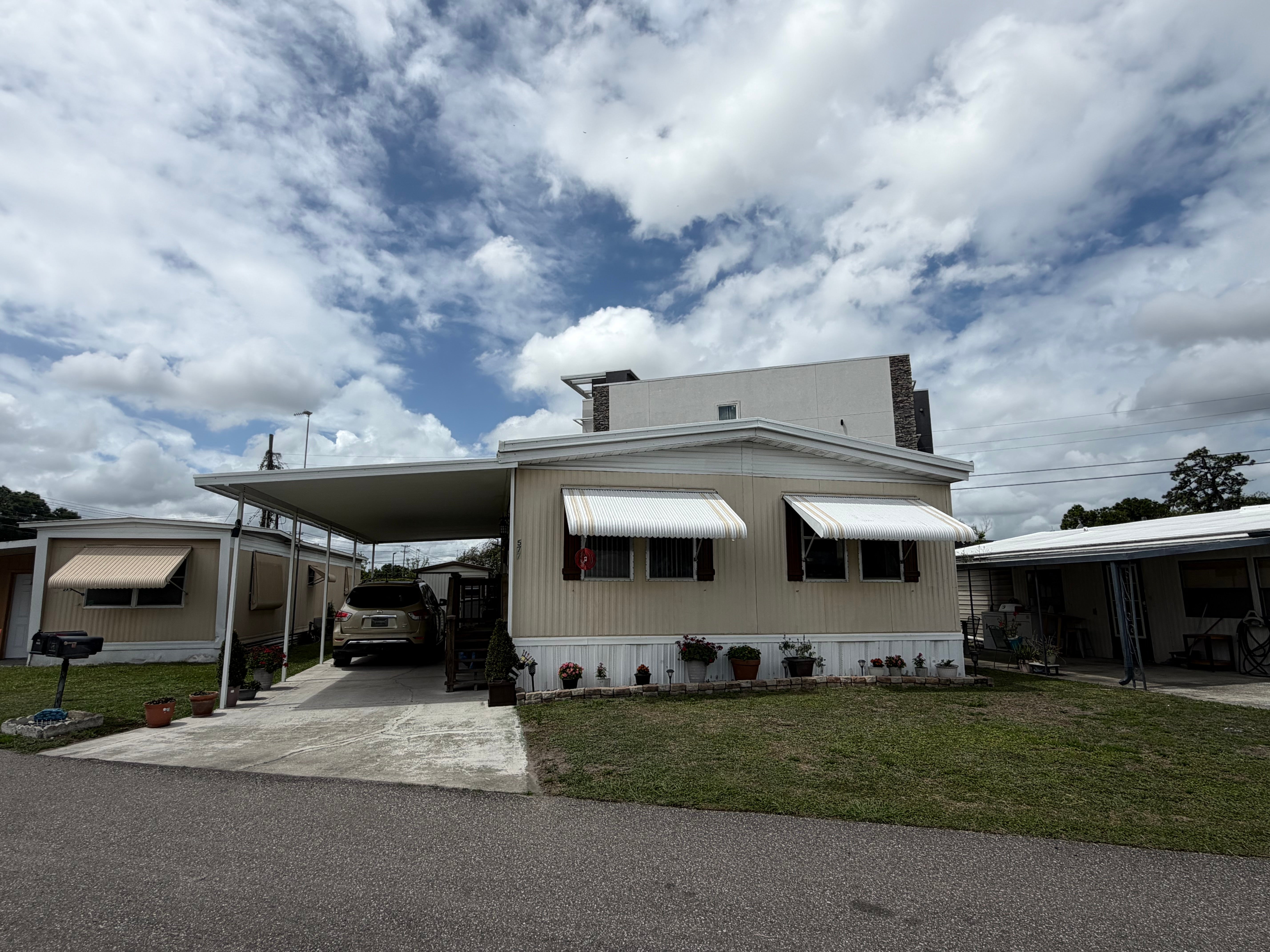 577 Falcon Ave — photo
