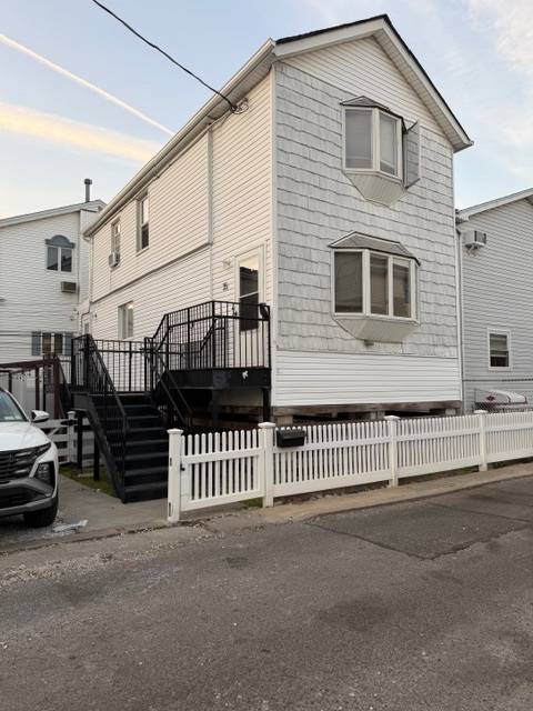 35 Melba Court — photo