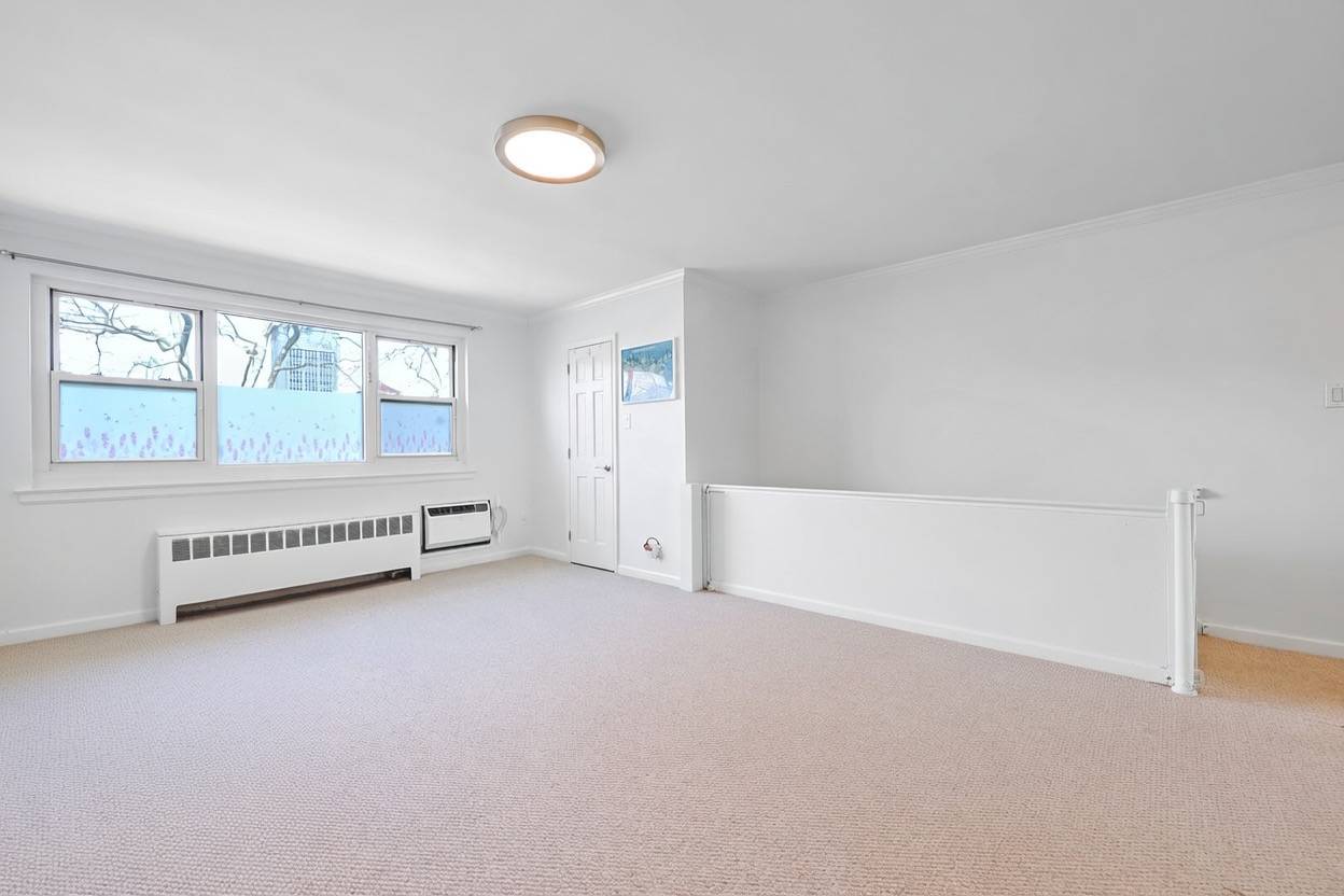 152-10 Melboune Ave., 223B — photo