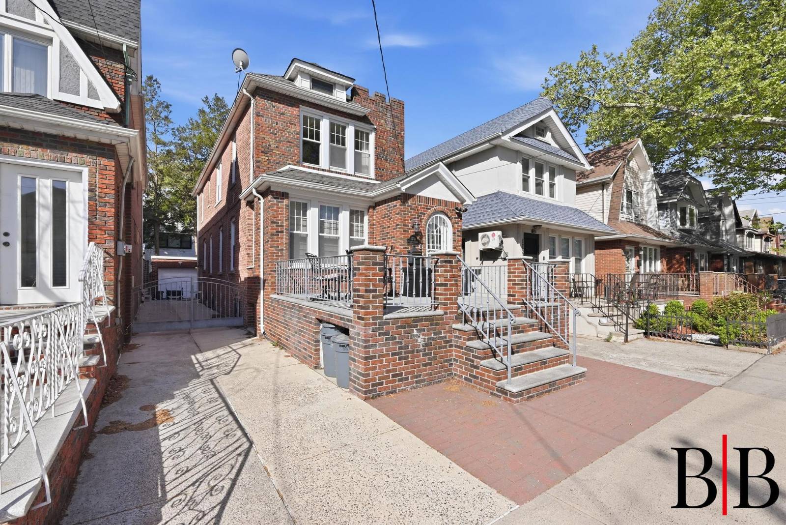 1752 Coleman Street — photo