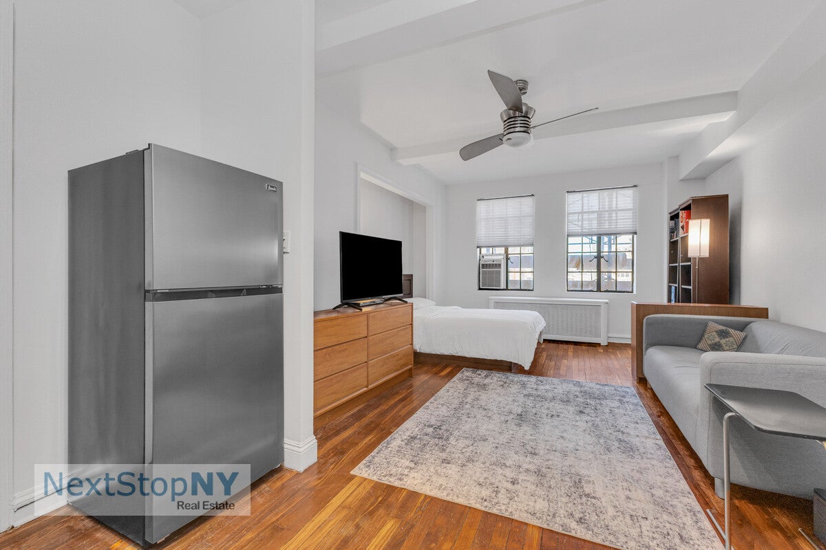 320 East 42nd Street 1315 — photo