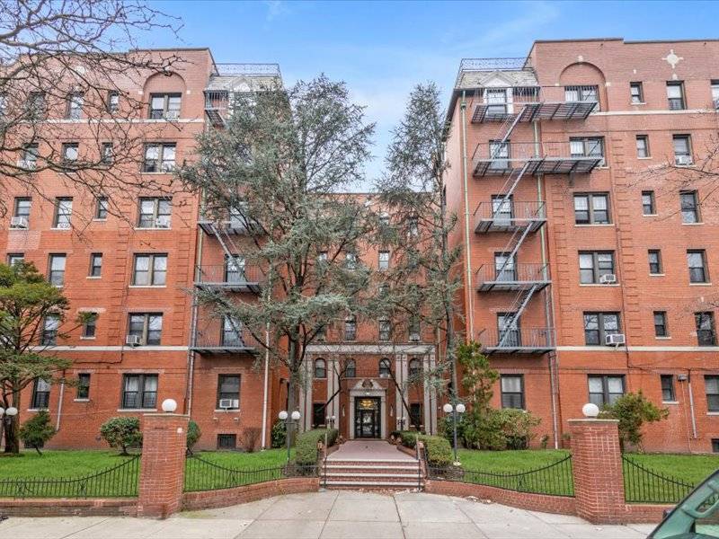 300 Ocean Parkway 6L — photo