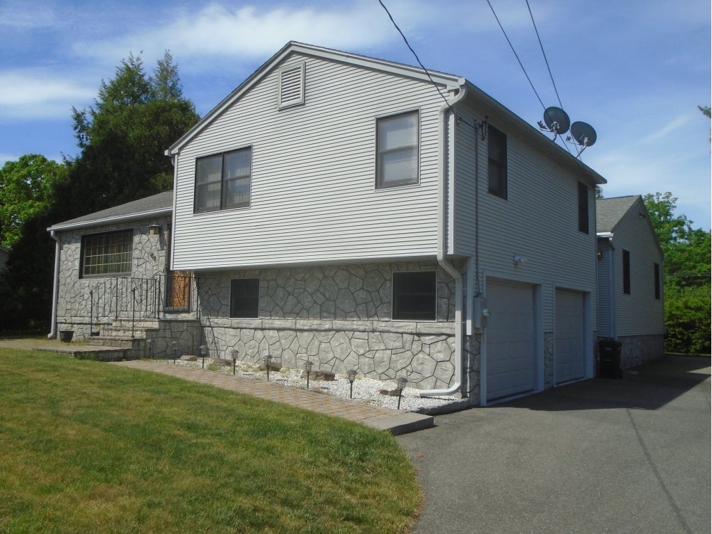 98 Meadowlark Dr — photo