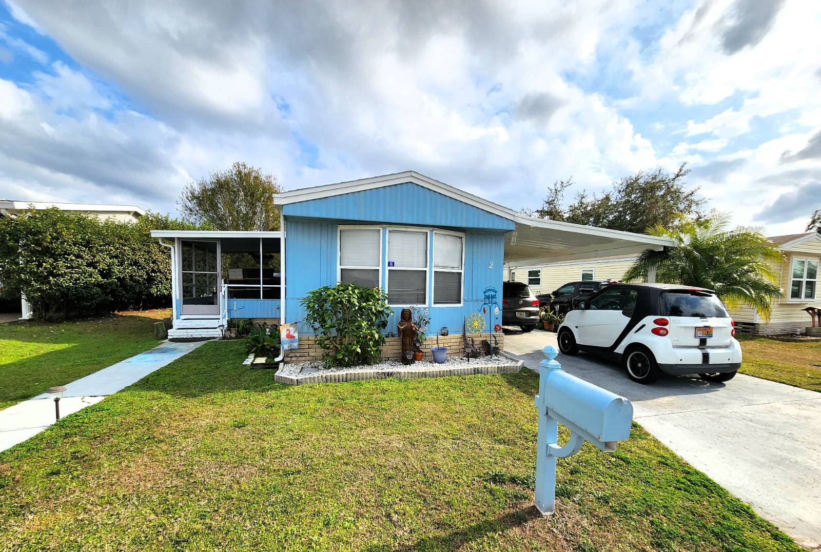 2 E Falcon Crest 2L — photo