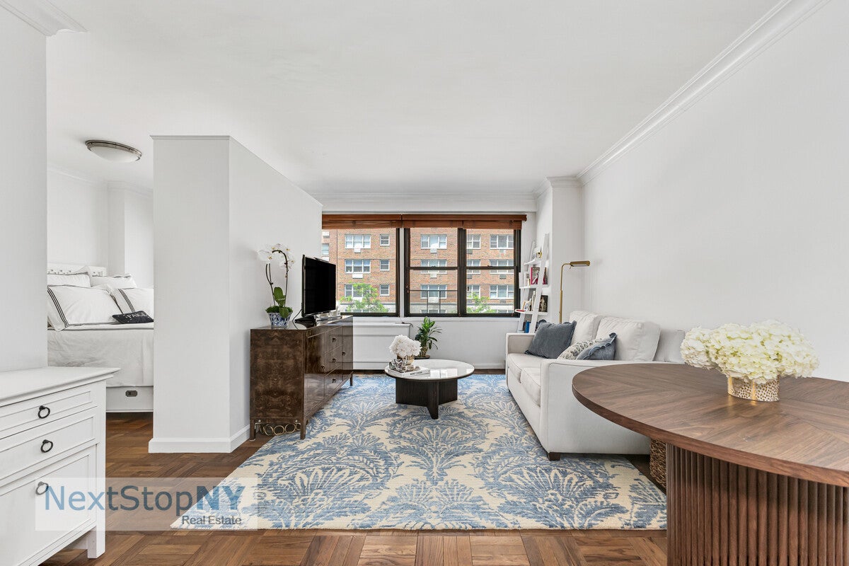 200 East 74th Street 3G — photo
