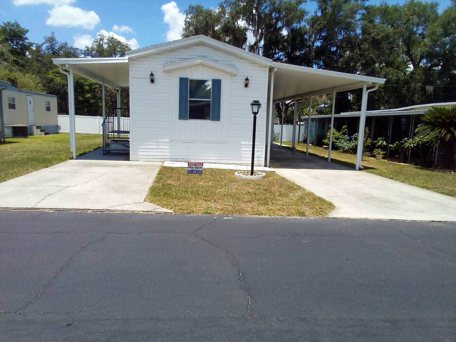 4713 Goldfinch — photo
