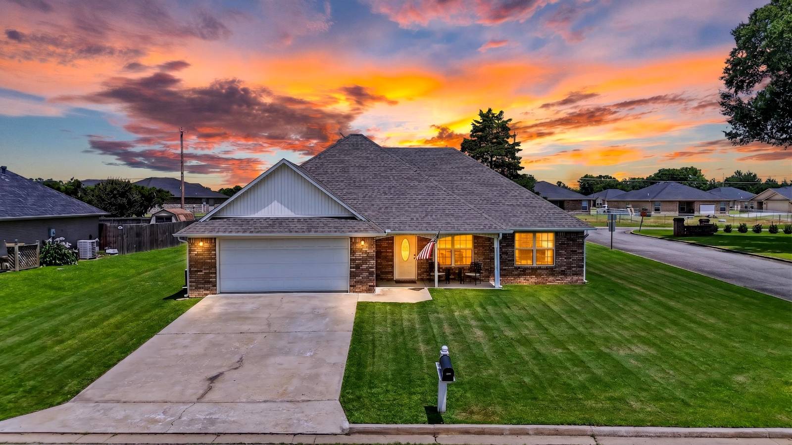 100 W Dora Ln — photo