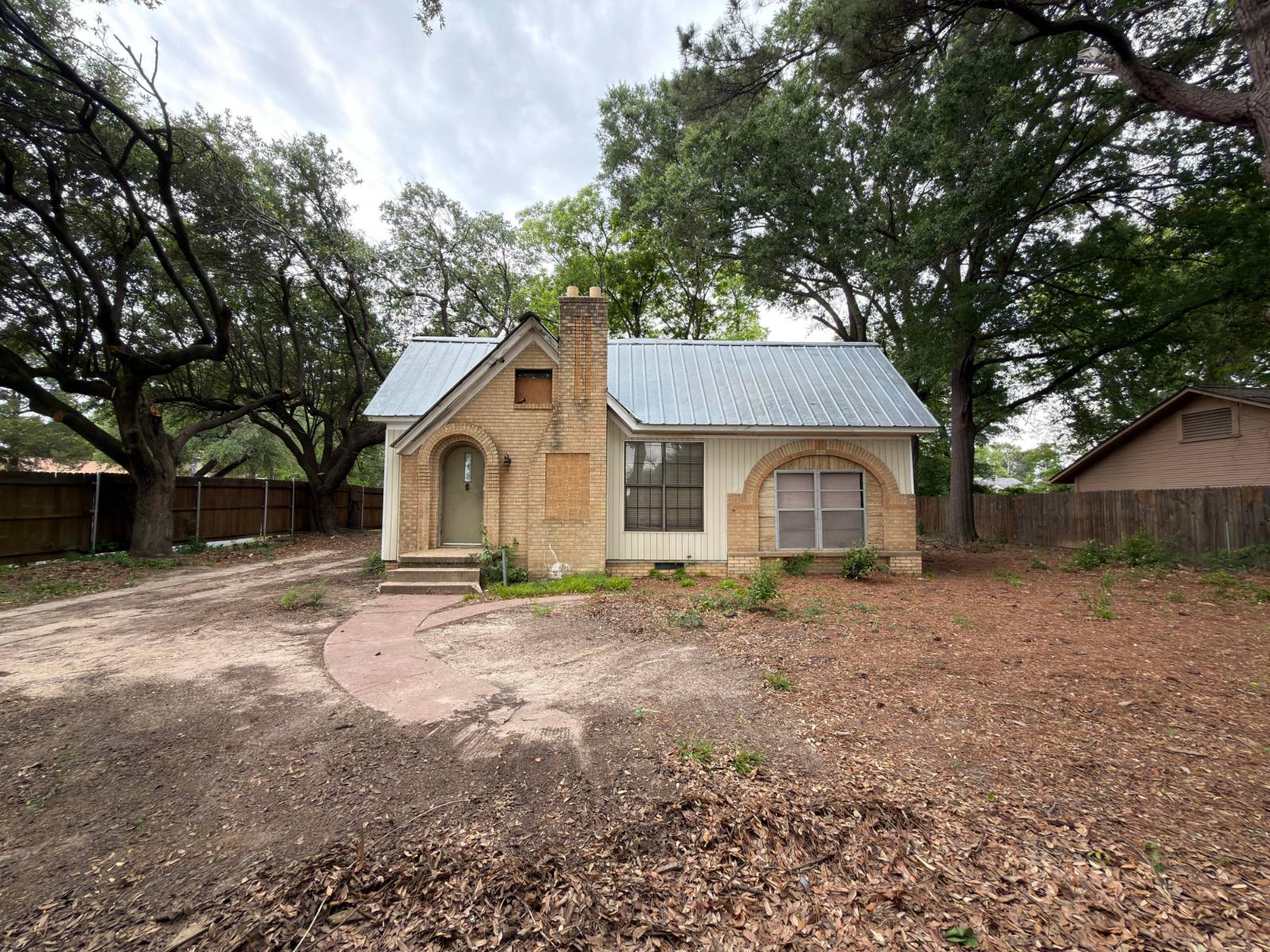 501 Ridgelea Ave — photo