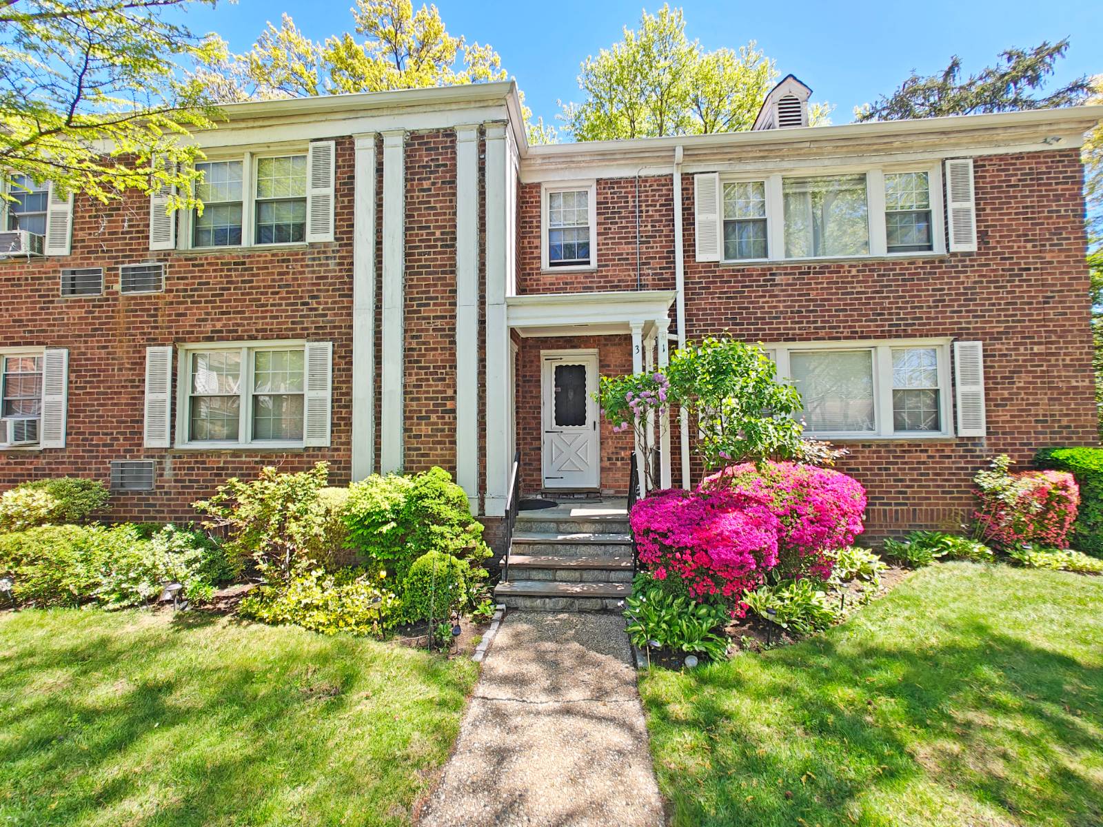 3 Lawrence Park Crescent — photo