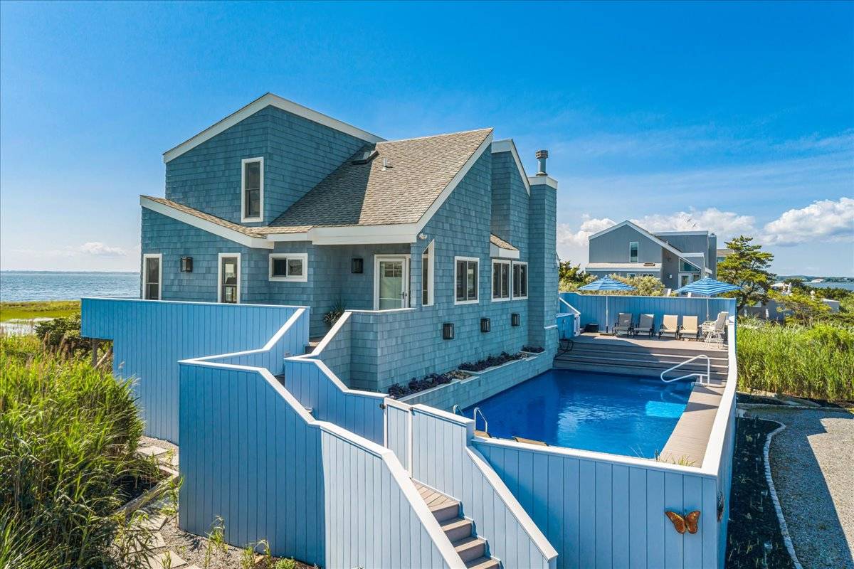 556 Dune Rd — photo