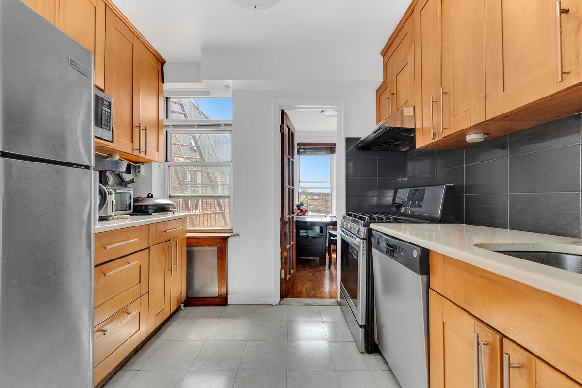 105 -34 65th Ave 6E — photo