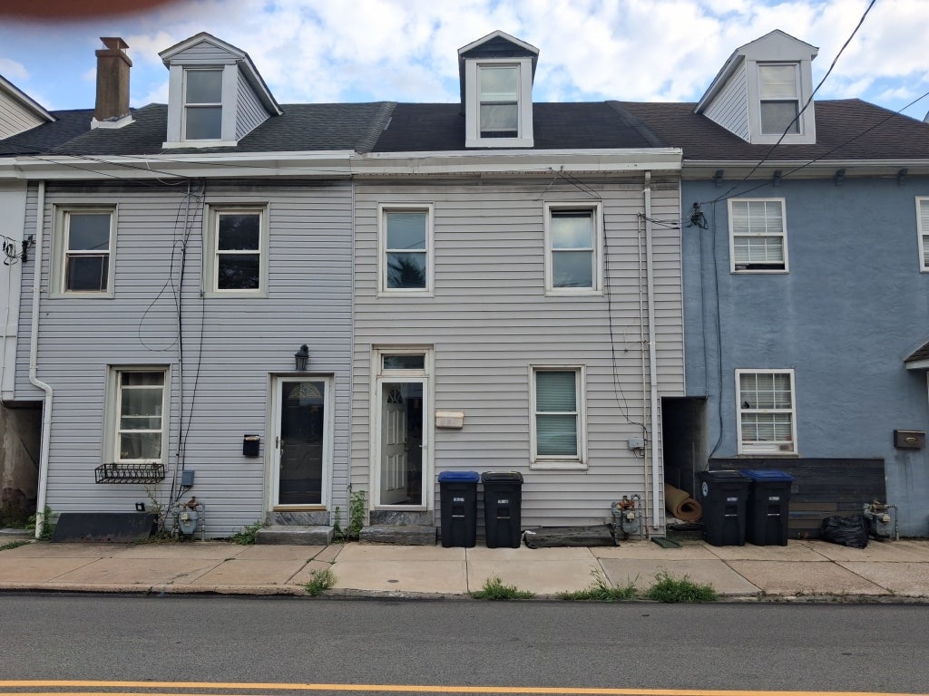 627 E Hector St — photo