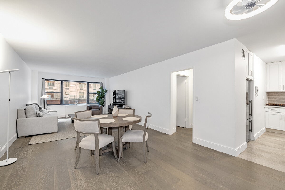 77 West 55th Street 2Hh — photo