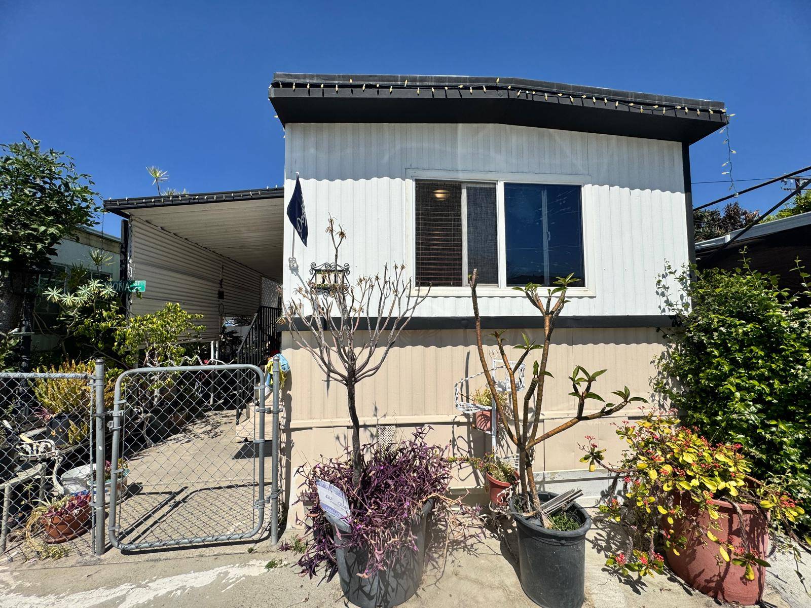 2636 Lexigton Ave Space 31 — photo
