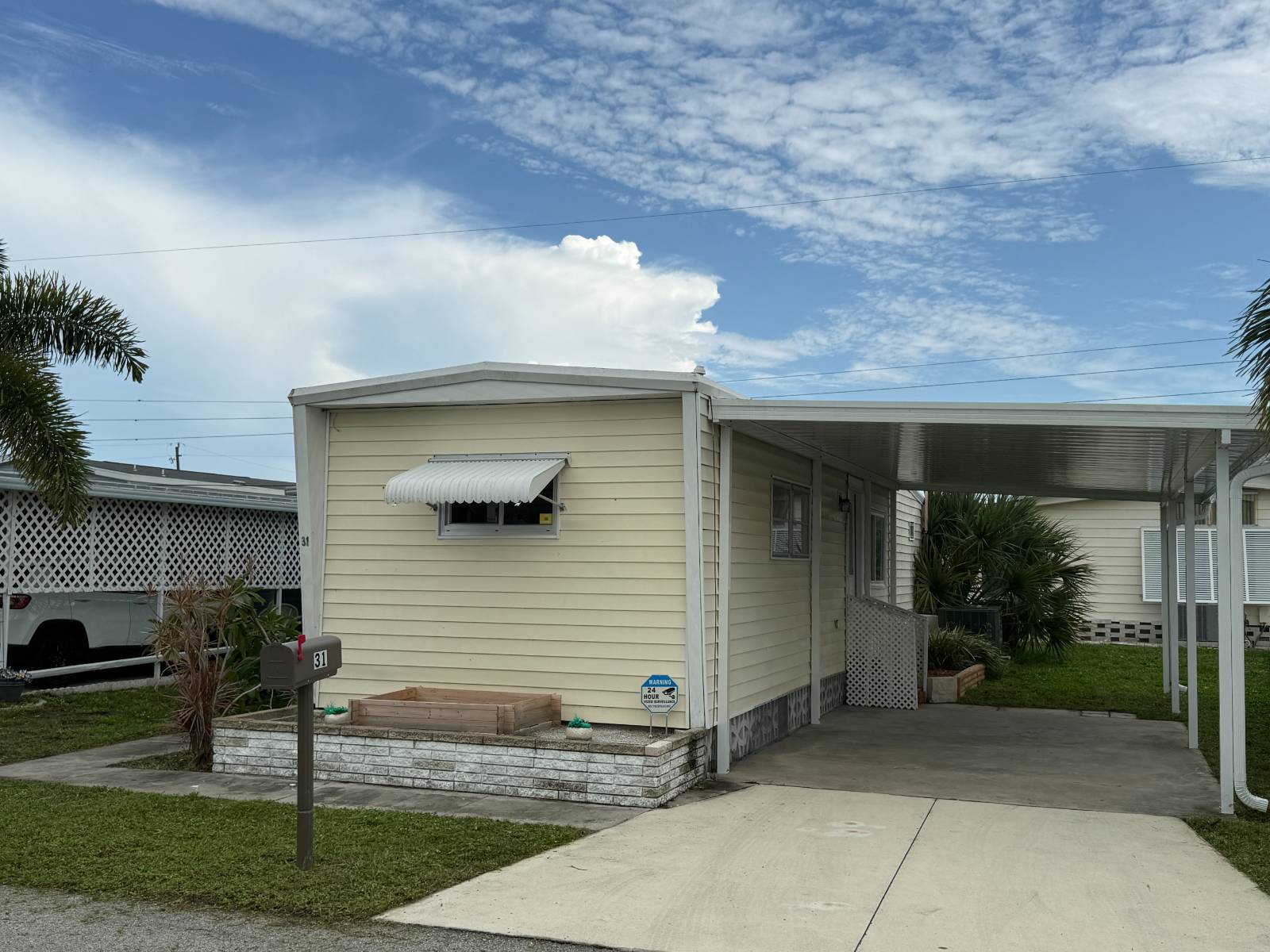 31 Flores Dr — photo