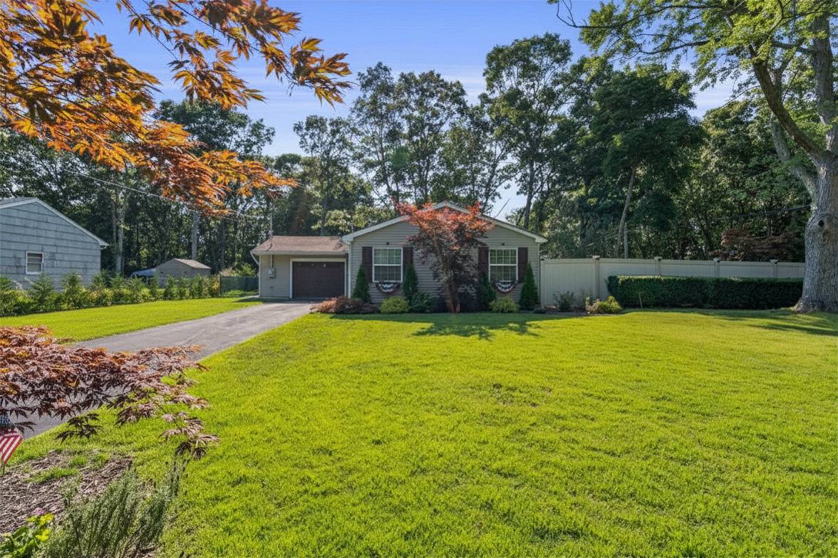 28 Yaphank Ave — photo