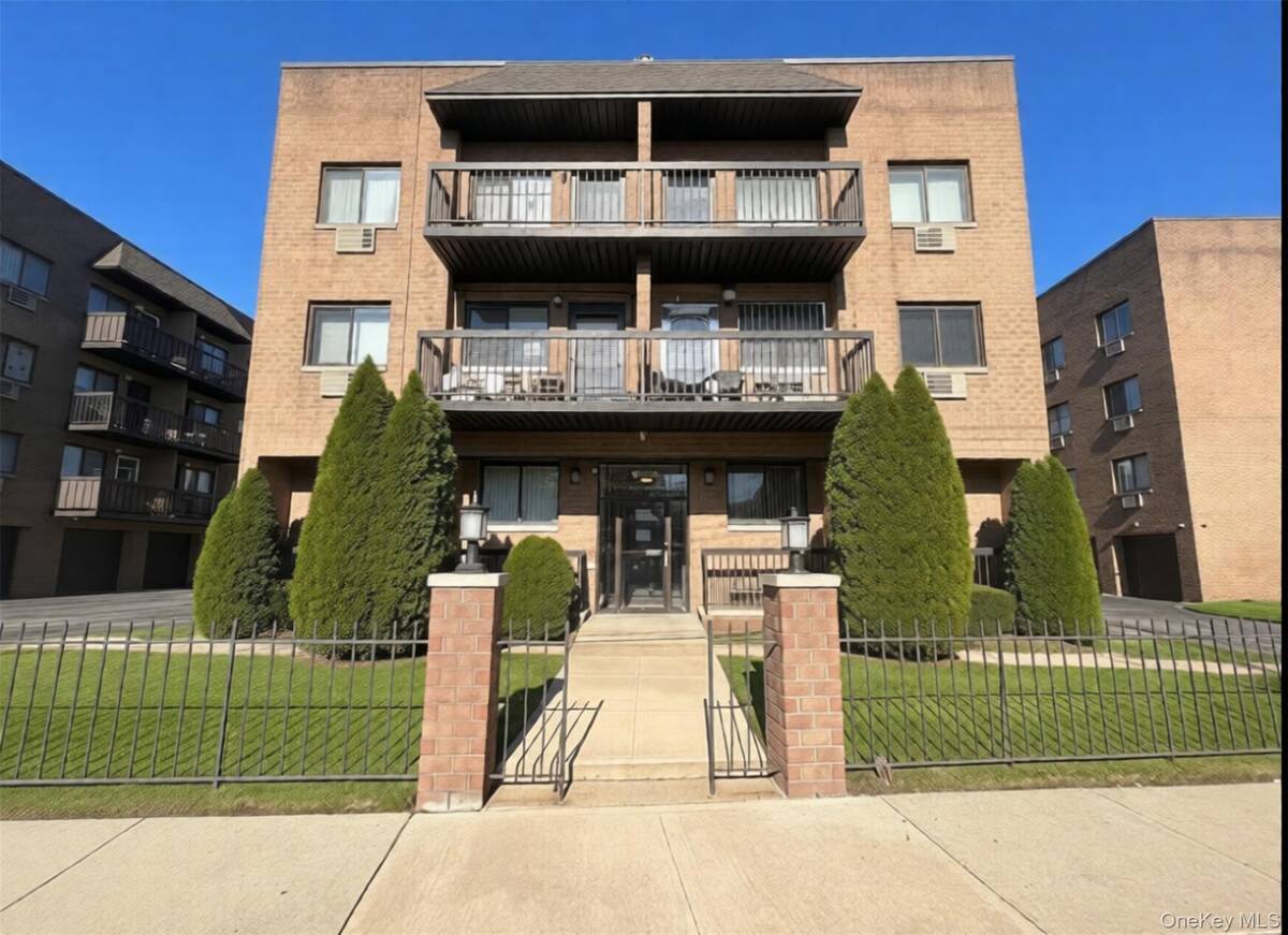 9711 N Conduit Avenue 2C — photo