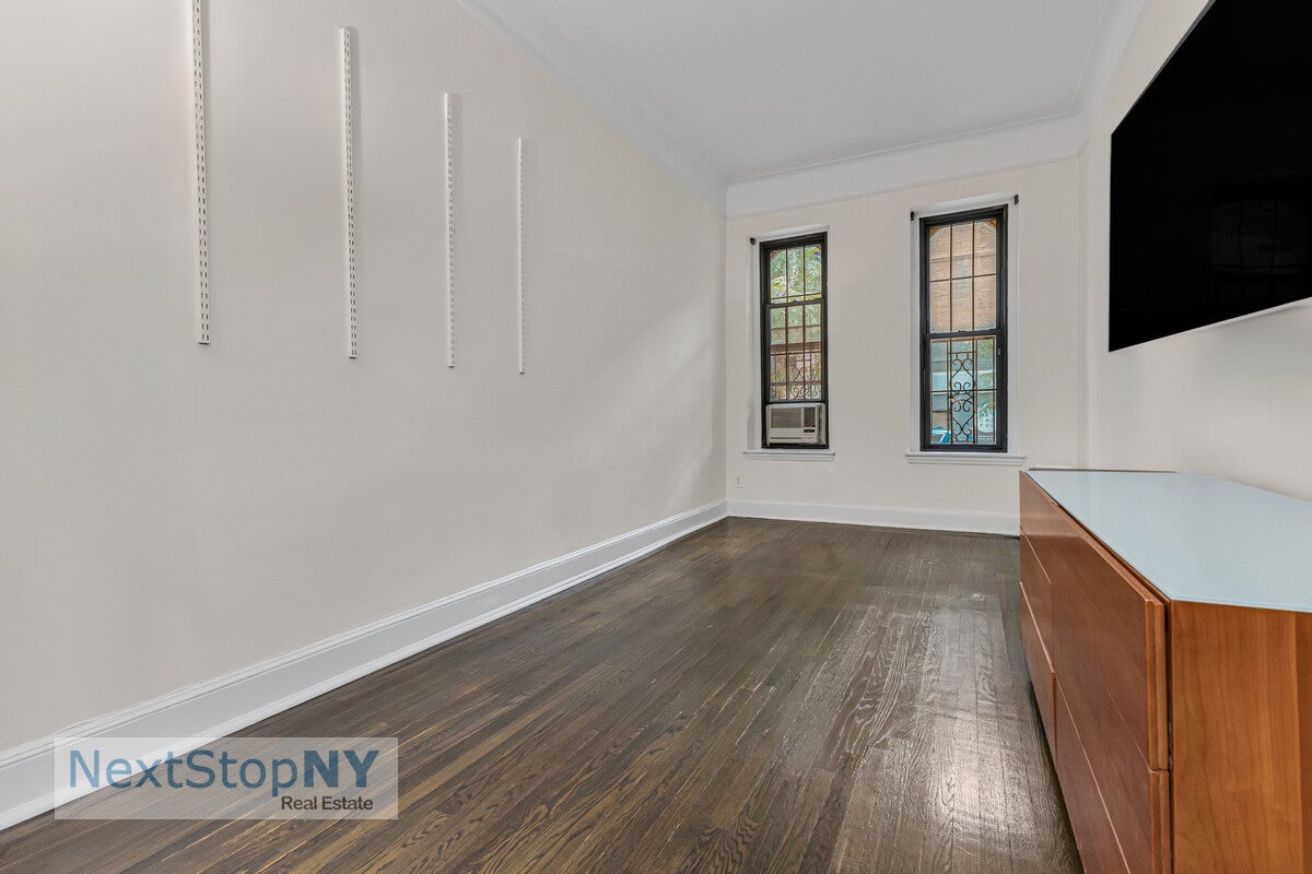 237 East 54th Street 1D — photo