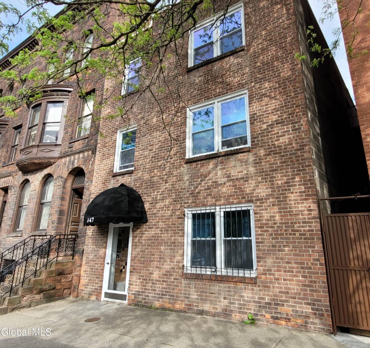 147 Eagle Street Apt 1 — photo
