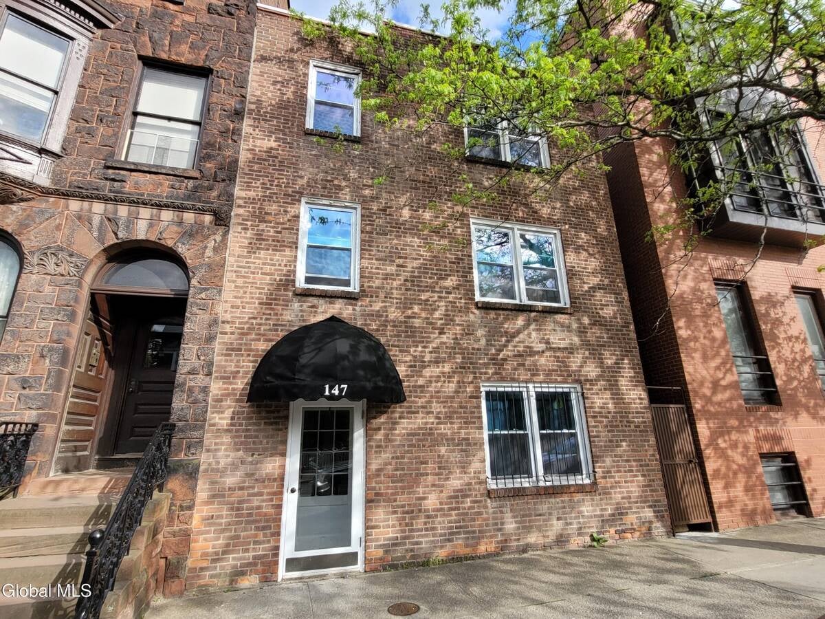 147 Eagle Street Apt 4 — photo