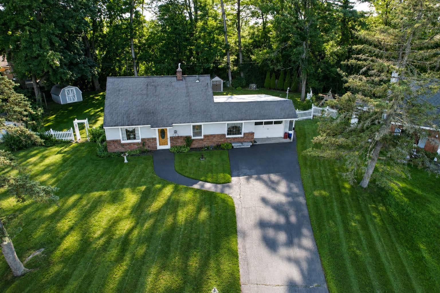 1133 Cushing Lane — photo
