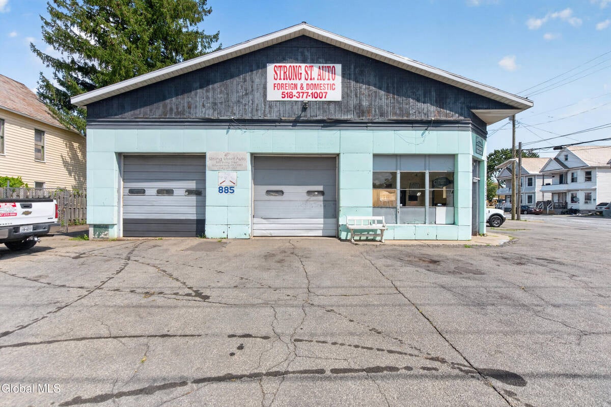 885 Strong Street — photo