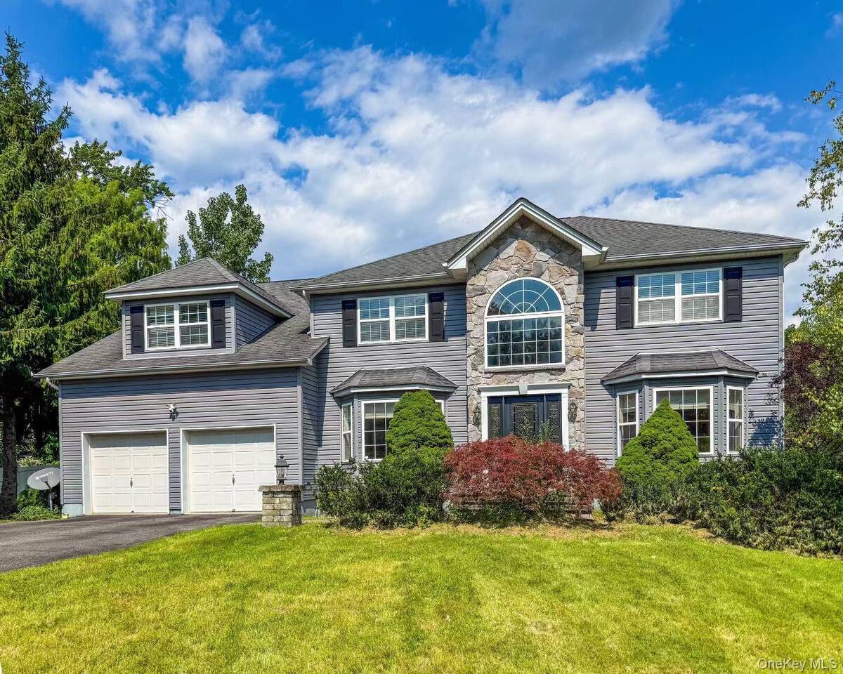 1010 Pine View — photo