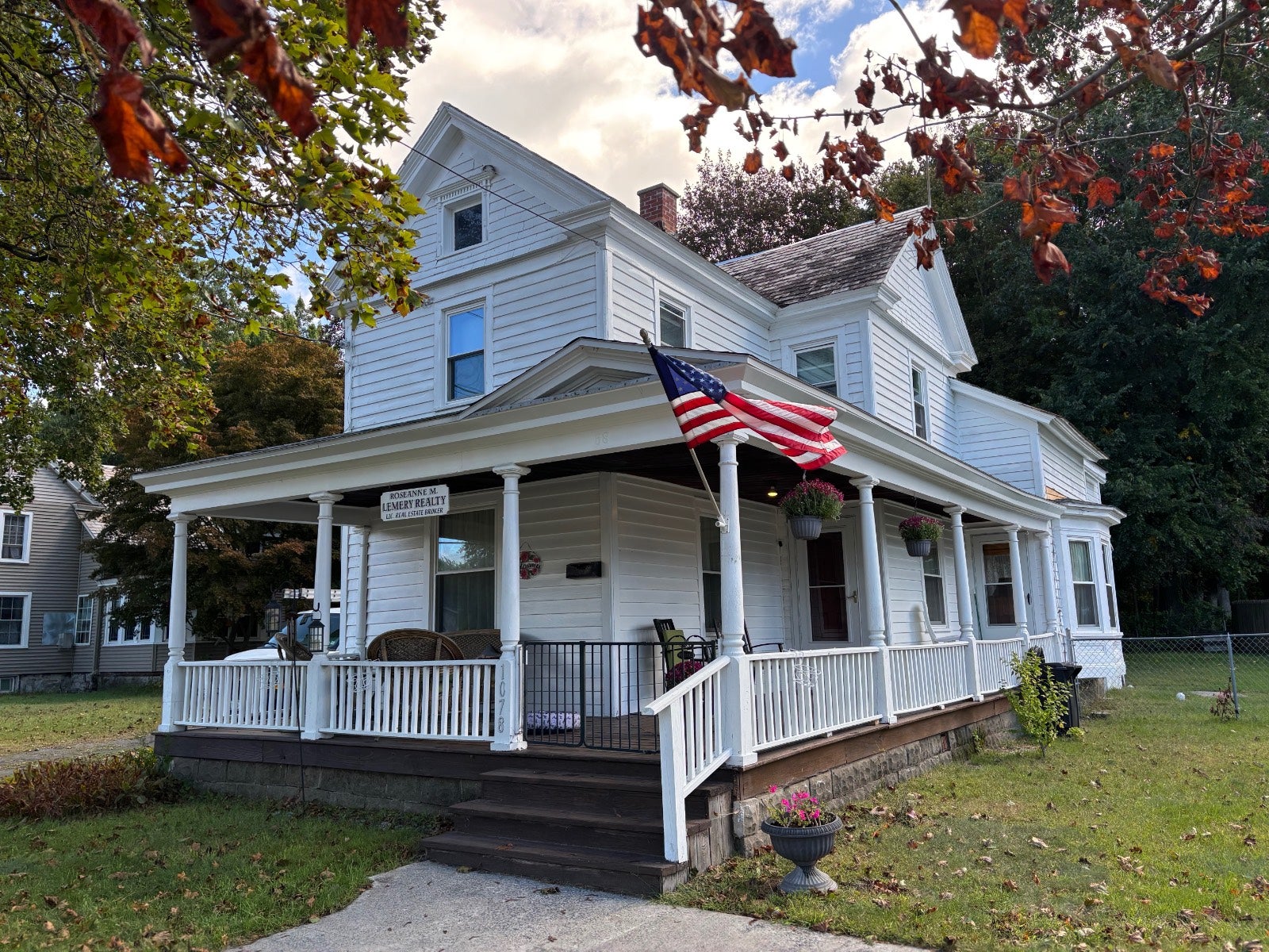 1078 Burgoyne Ave — photo