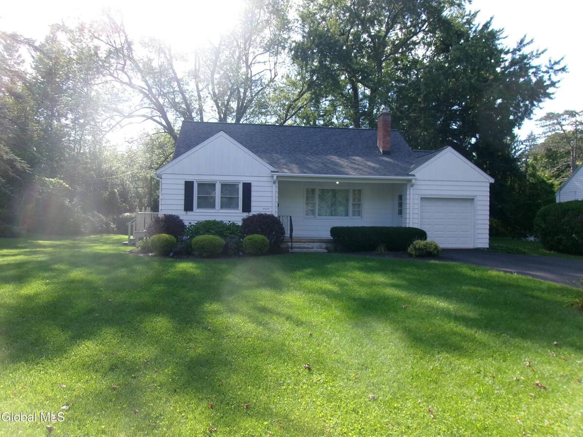 2023 Fairlawn Parkway — photo