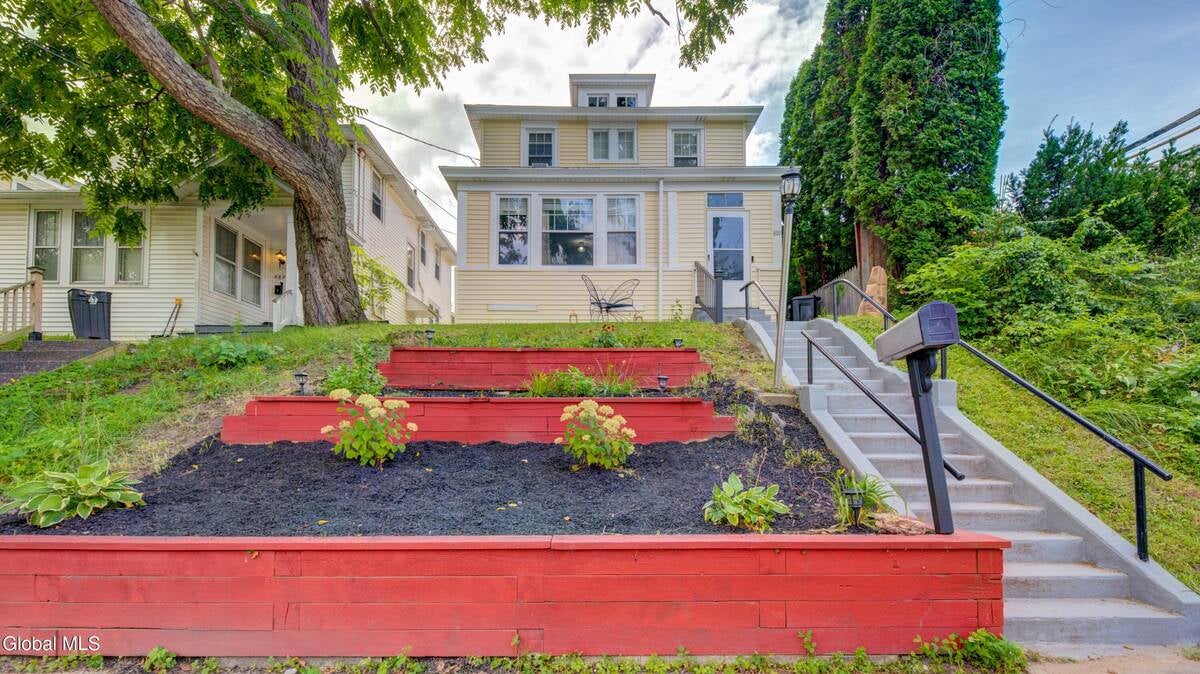 892 Warren Street — photo