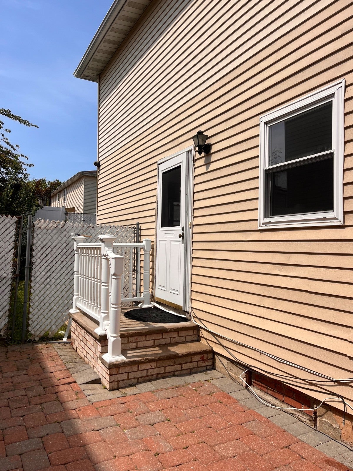 766 Maguire Ave — photo