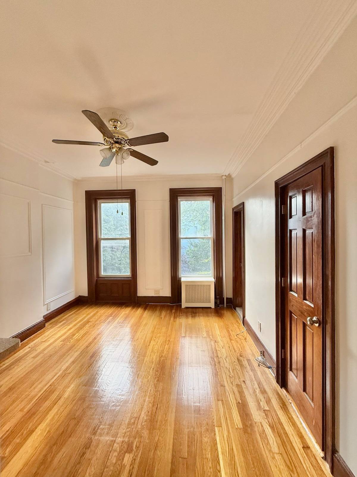 136 St James Pl 2R — photo