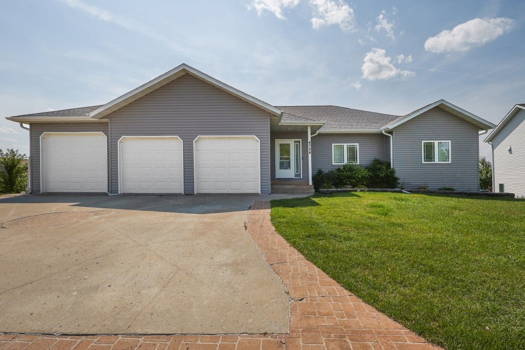 4724 Fountainblue Dr — photo
