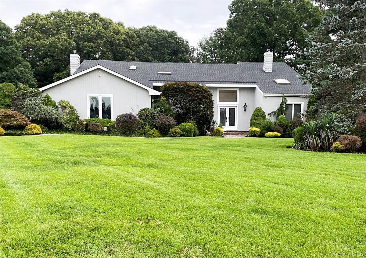 4 Laurelwood Court — photo