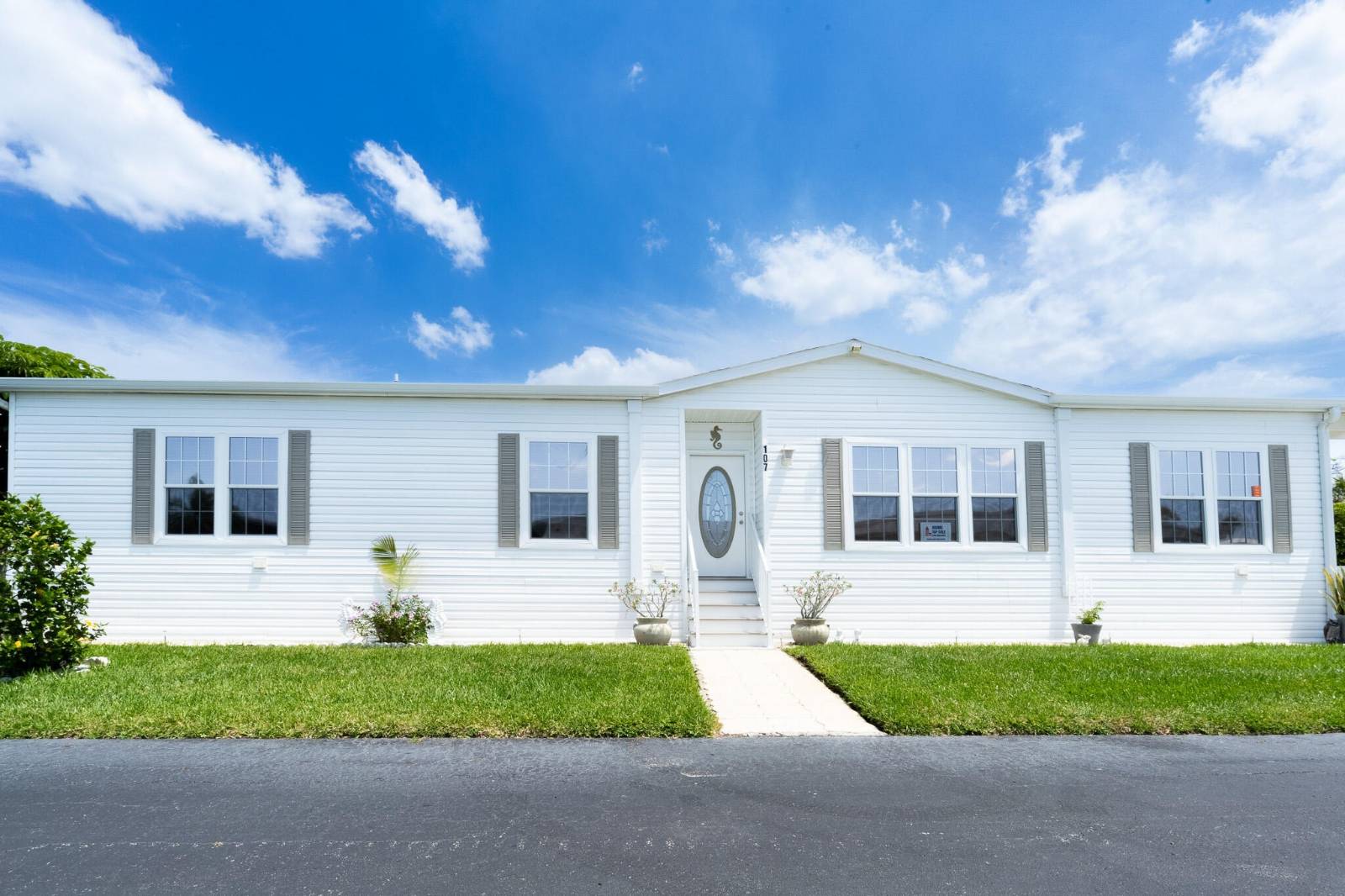 107 Pier K — photo