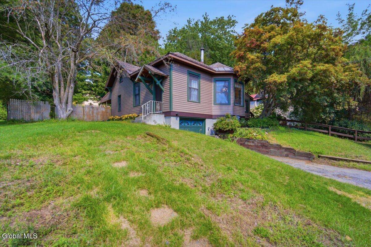 1 Lowell Street — photo