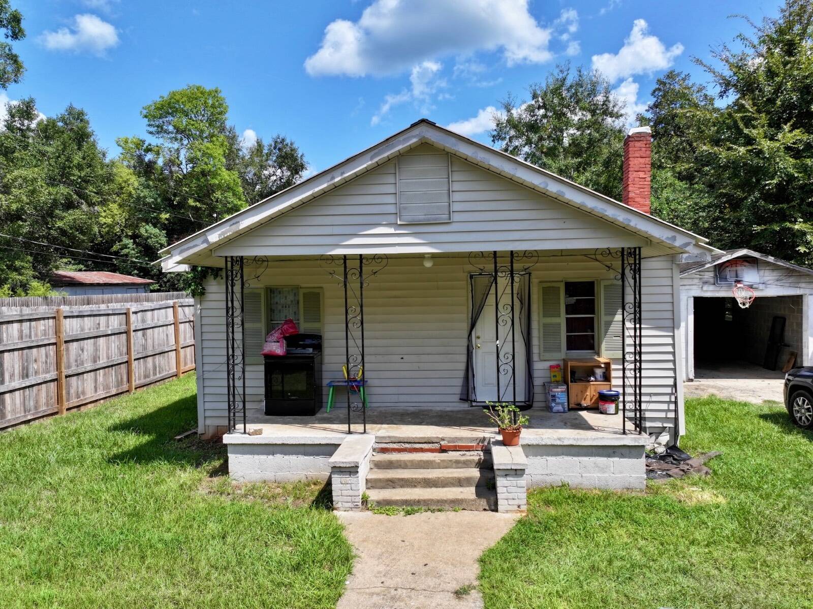 638 Oak Street — photo