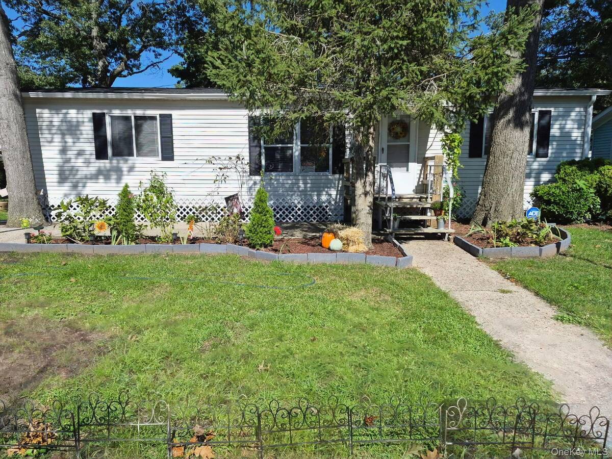 37-28 Hubbard Avenue — photo