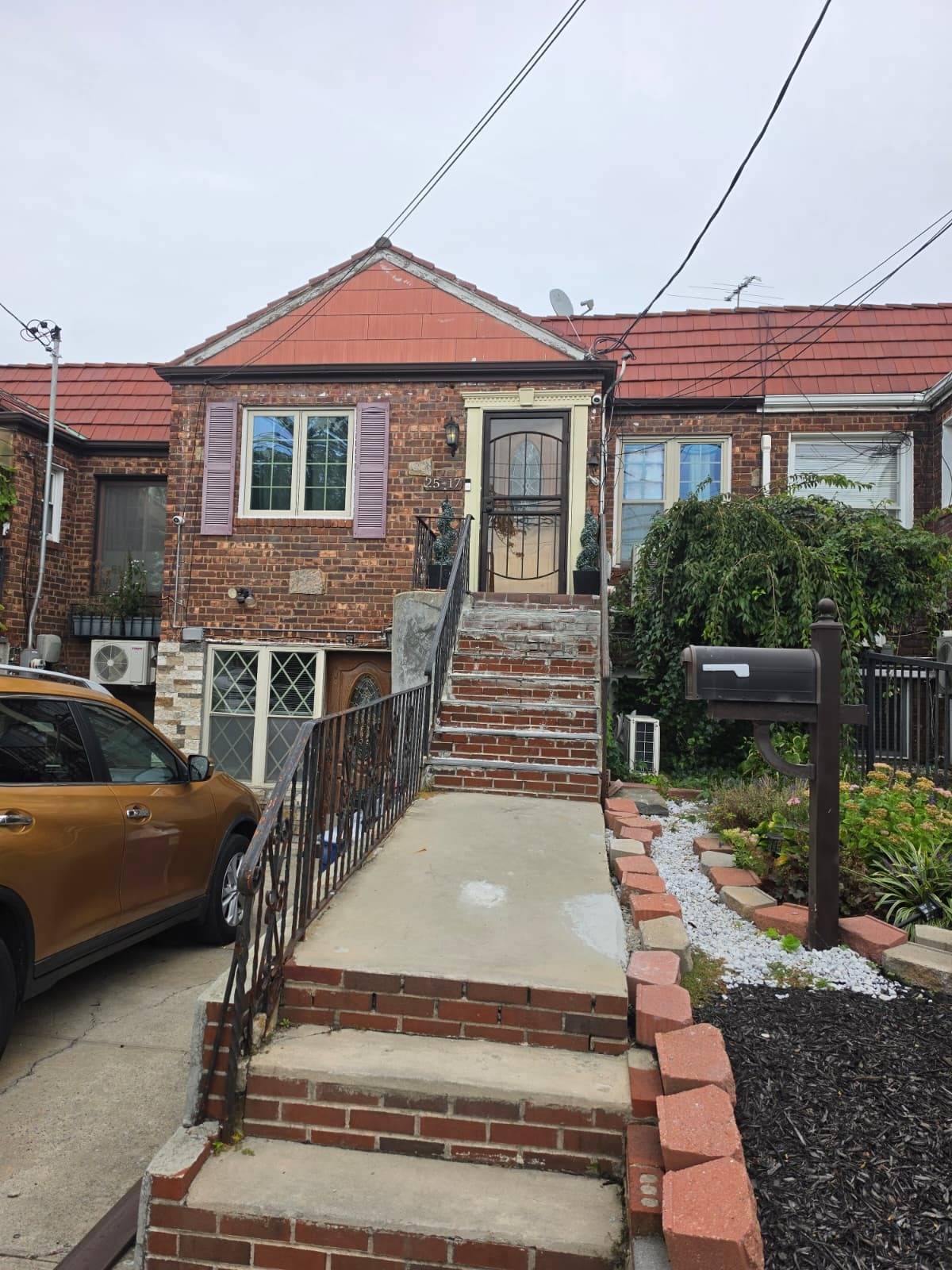 25-17 College Point Blvd — photo