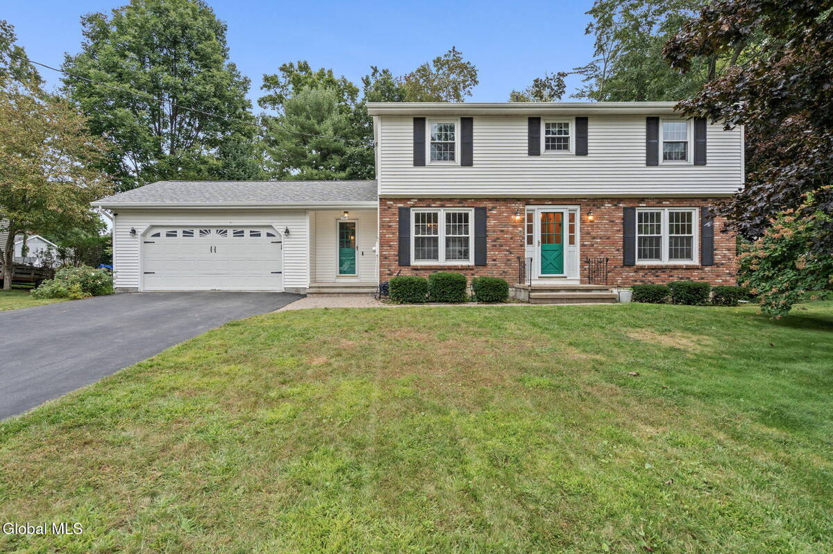 16 Sandstone Drive — photo