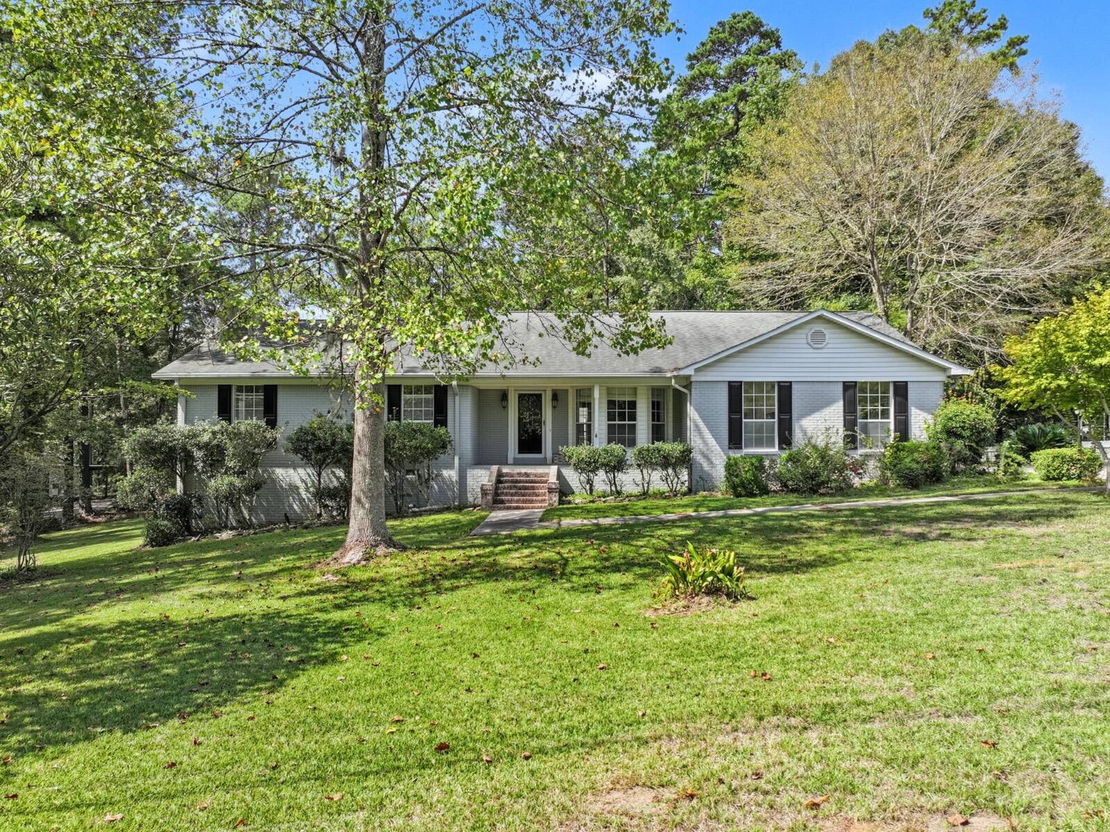 242 Wildwood Drive — photo