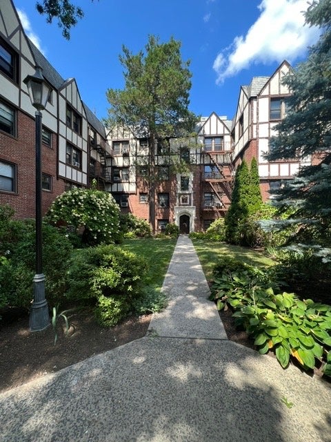7 Greenridge Ave C5 — photo
