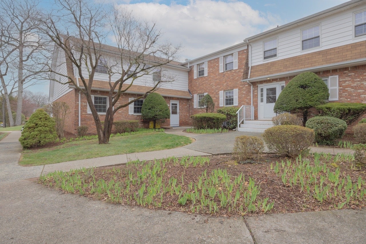 62 Parkside Drive — photo