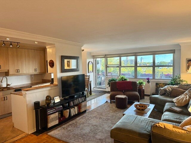 135 Ocean Parkway 8R — photo