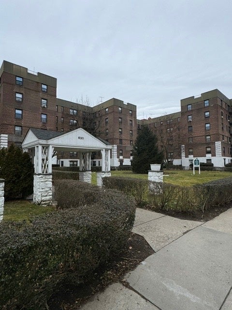 625 Gramatan Ave 3H — photo